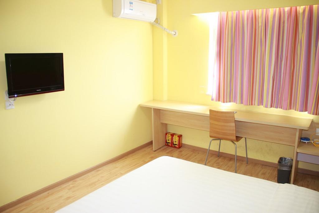 7Days Inn Foshan Dongfang Square Walmart Εξωτερικό φωτογραφία
